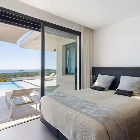 فيلة Style Sea Views Pool Sleeps 12
